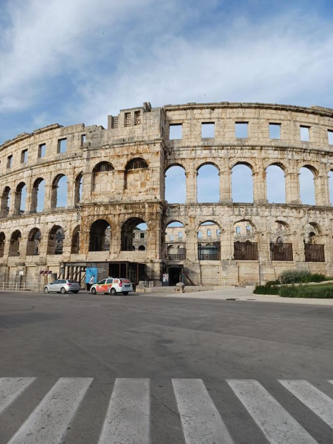 Caligula Center *
